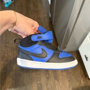 Nike Kids Black and Royal Blue Sneakers